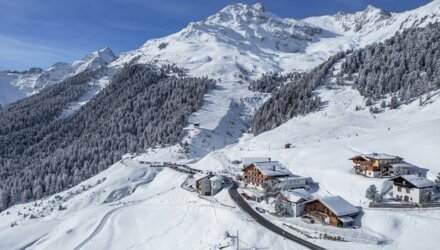 Mit Blick auf die Berge